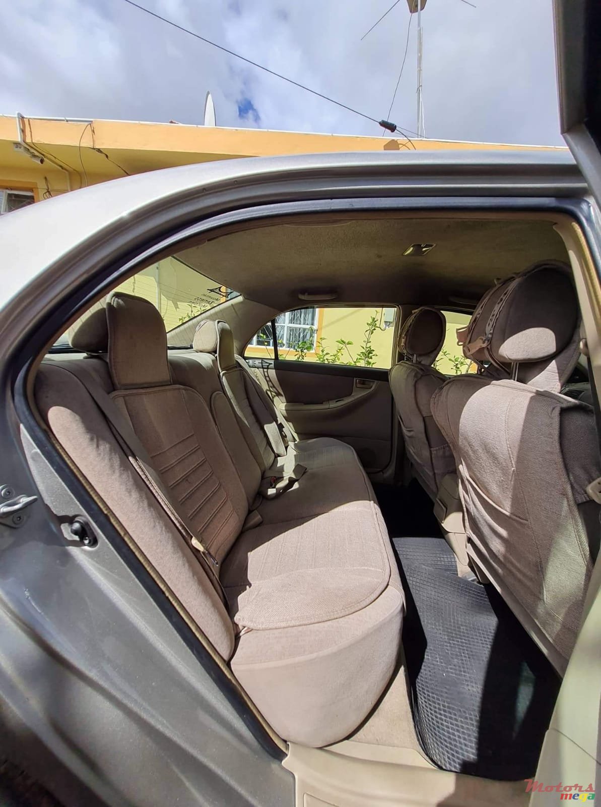 2004' Toyota Corolla photo #2