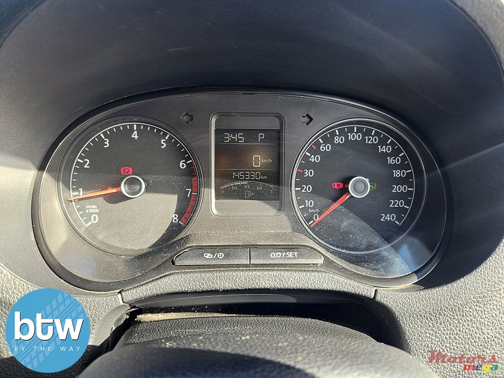 2017' Volkswagen Polo photo #5