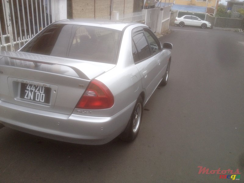 2000' Mitsubishi Lancer photo #1