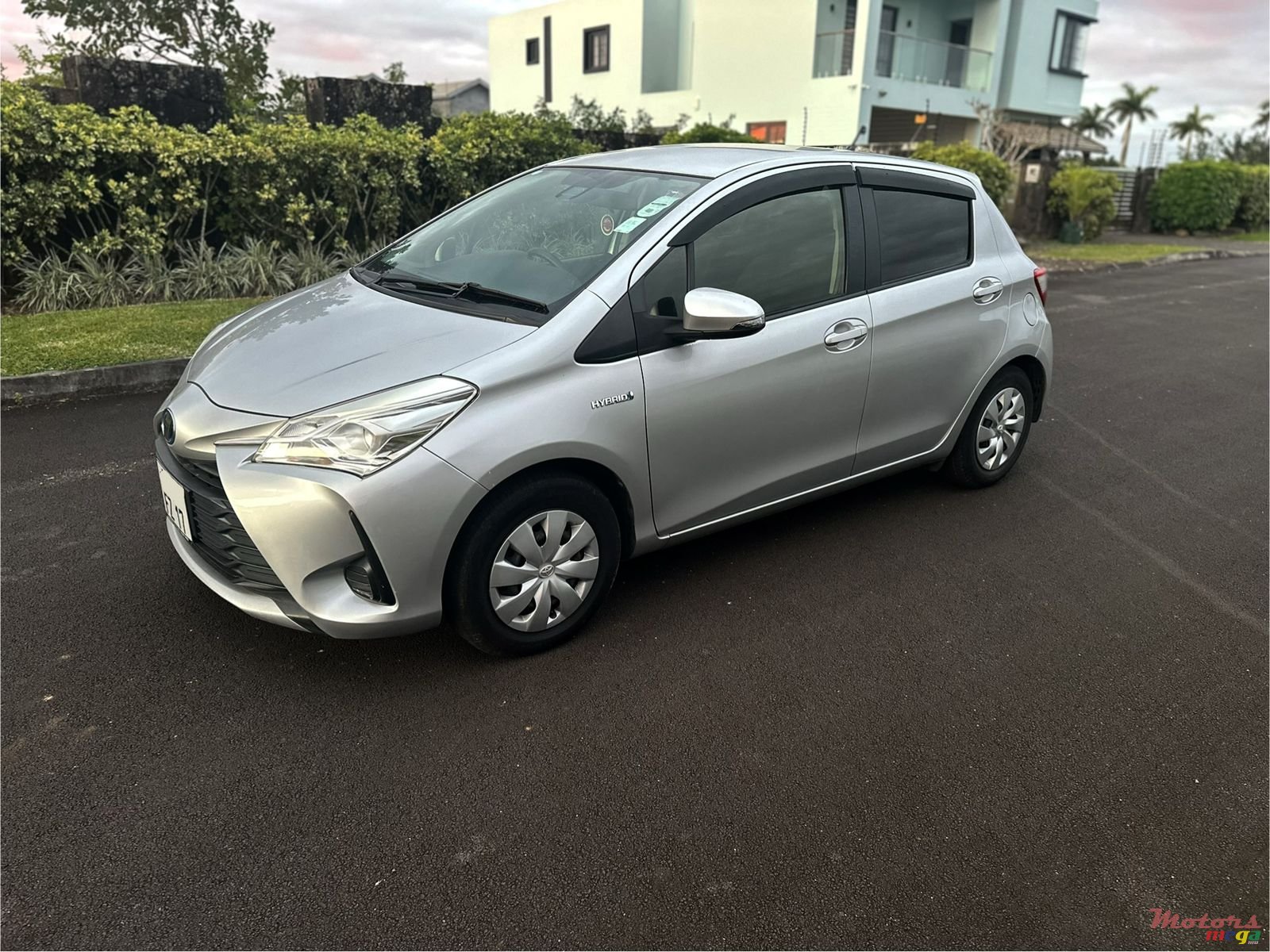 2017' Toyota Vitz Hybrid photo #2
