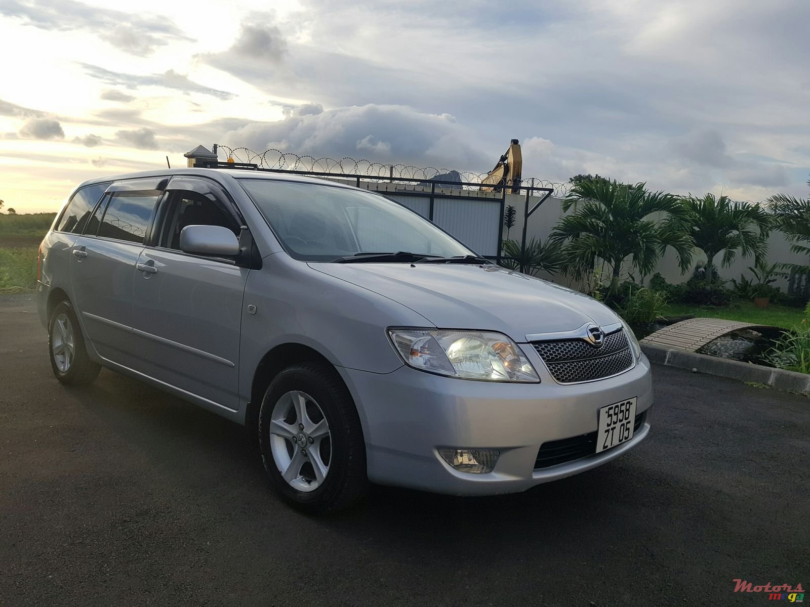 2005' Toyota Corolla fielder photo #1