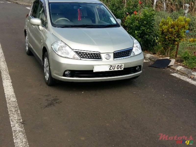 2006' Nissan Tiida photo #1