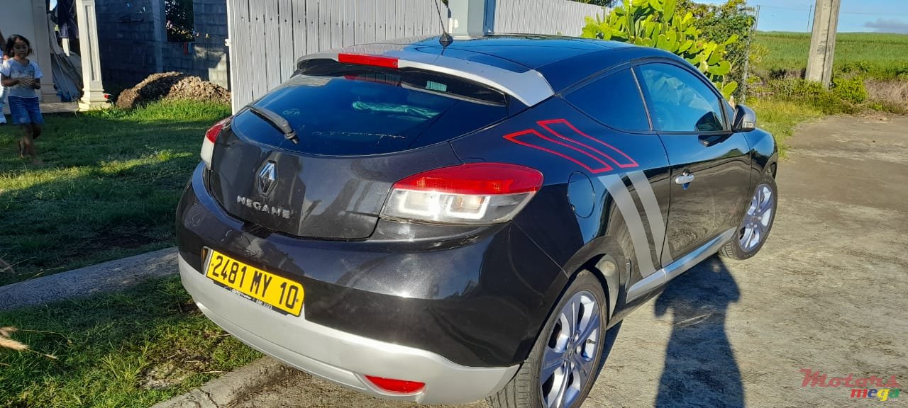 2010' Renault Megane photo #2