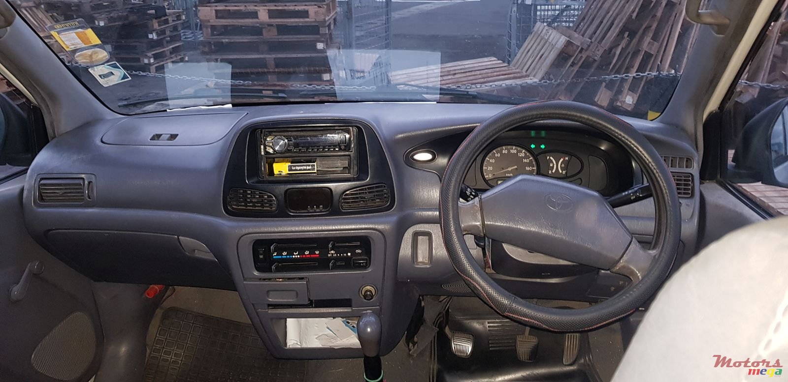 2000' Toyota Town Ace photo #2