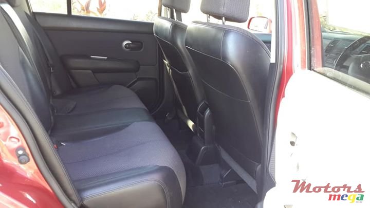 2006' Nissan Tiida Hatchback photo #5