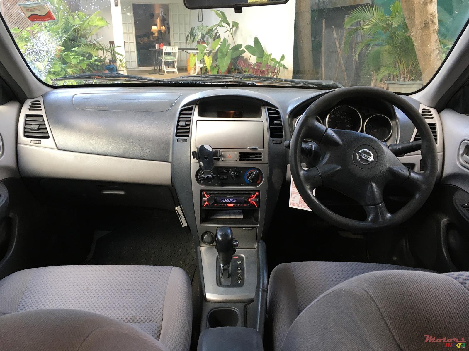 2004' Nissan photo #4