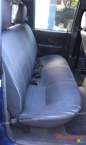 2004' Isuzu KB Series 300 TDi LX photo #2