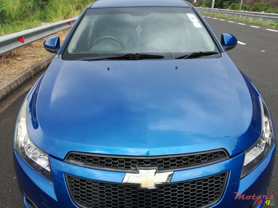2010' Chevrolet Cruze LT photo #3