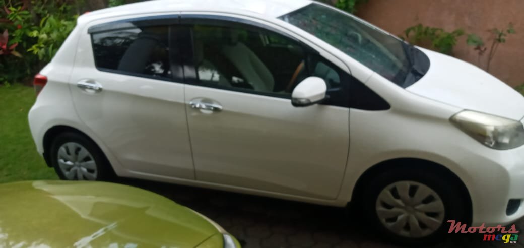 2013' Toyota Vitz photo #5