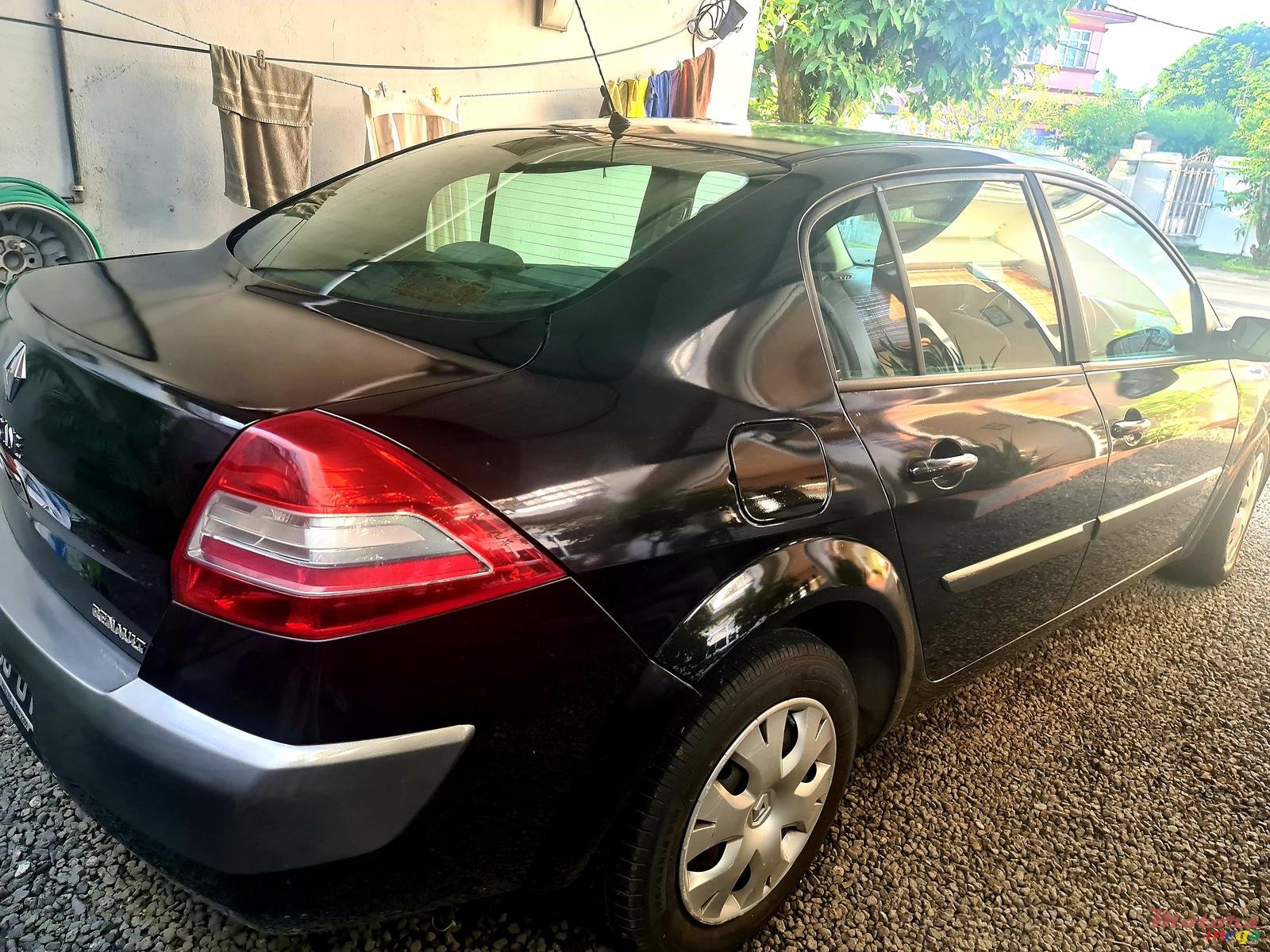 2007' Renault Megane photo #1