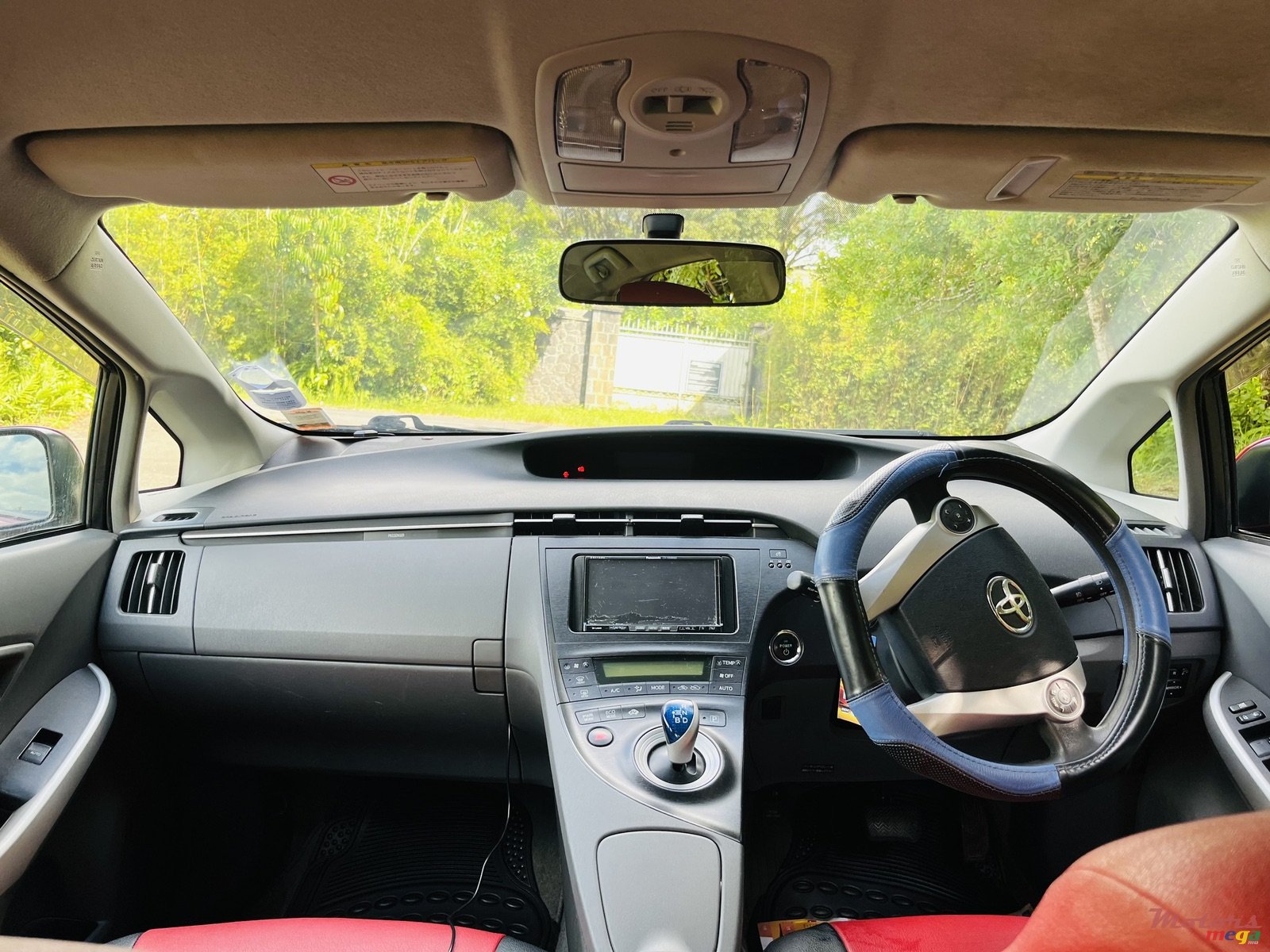 2011' Toyota Prius photo #6