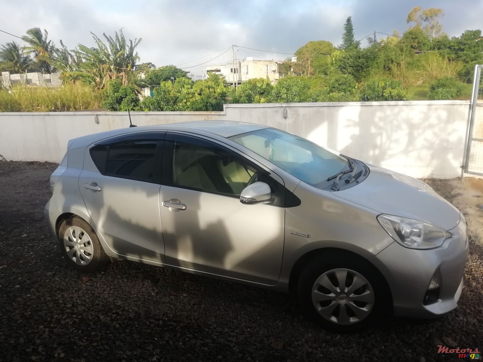 2015' Toyota Aqua photo #3