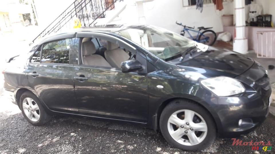 2008' Toyota Yaris photo #2