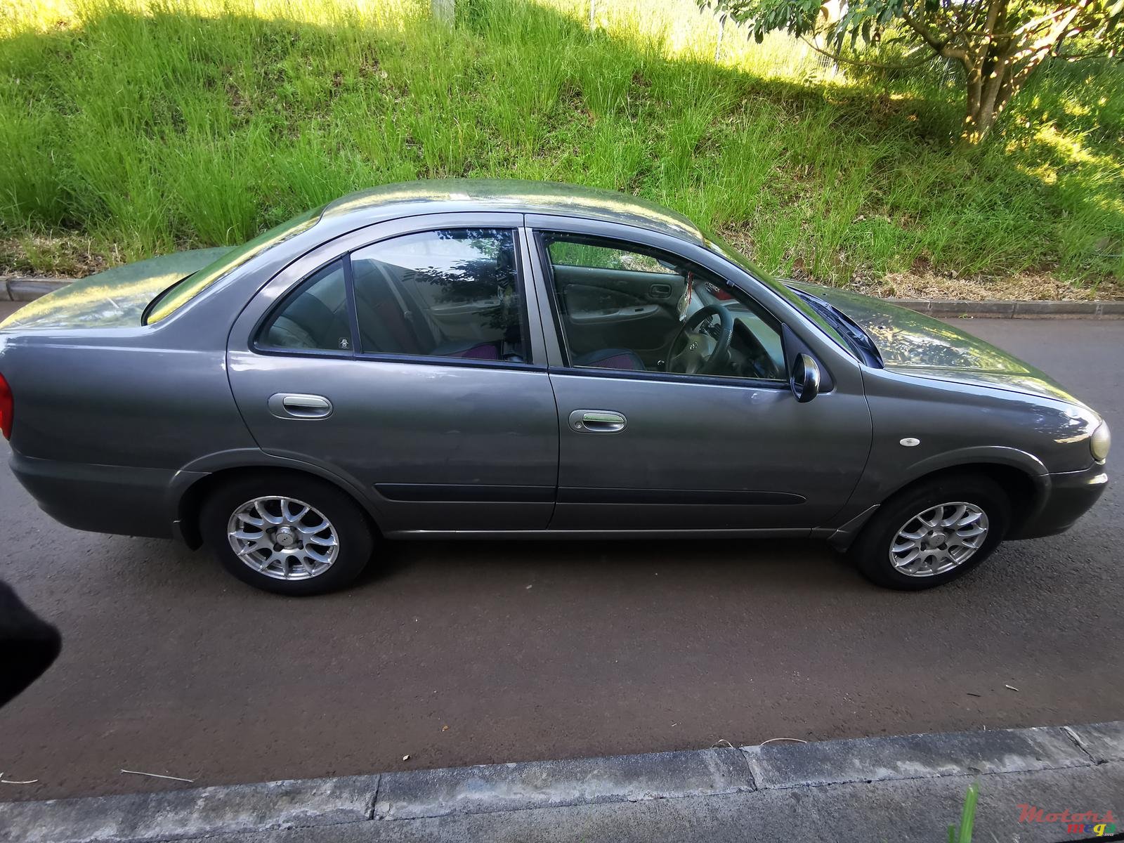 2011' Nissan Sunny photo #6