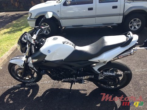 2009' Suzuki photo #1