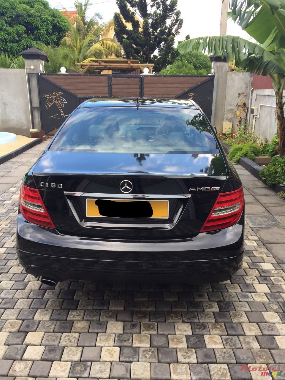 2011' Mercedes-Benz C-Class photo #3