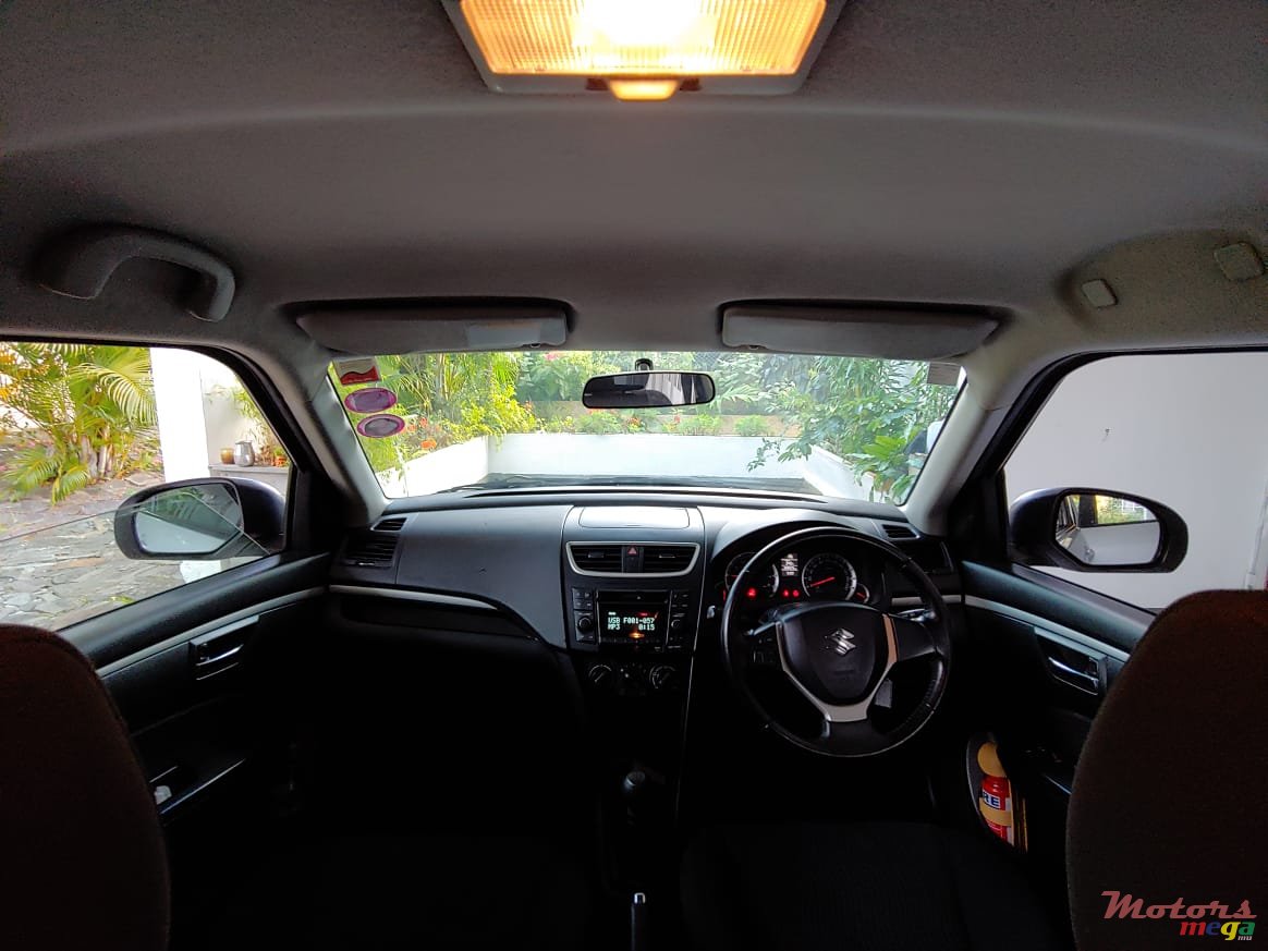 2012' Suzuki Swift photo #2