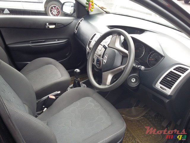 2011' Hyundai photo #2