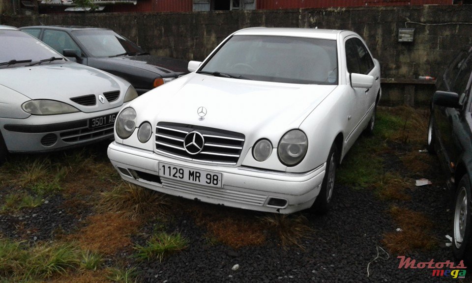 1998' Mercedes-Benz 230 photo #1