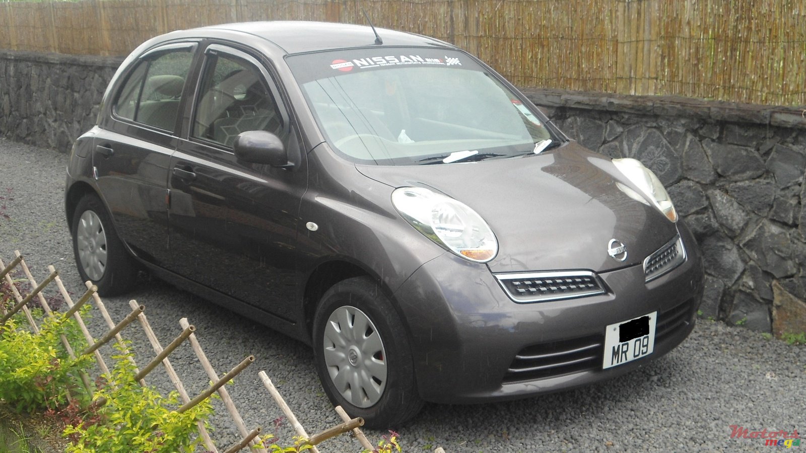 2009' Nissan photo #2