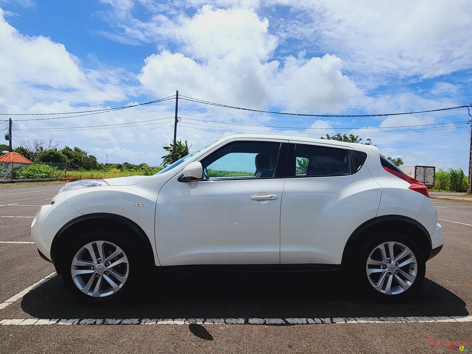 2013' Nissan Juke photo #2