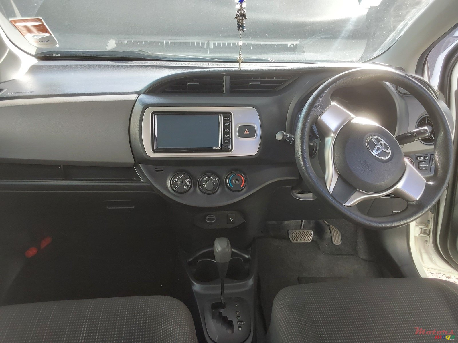 2016' Toyota Vitz photo #3