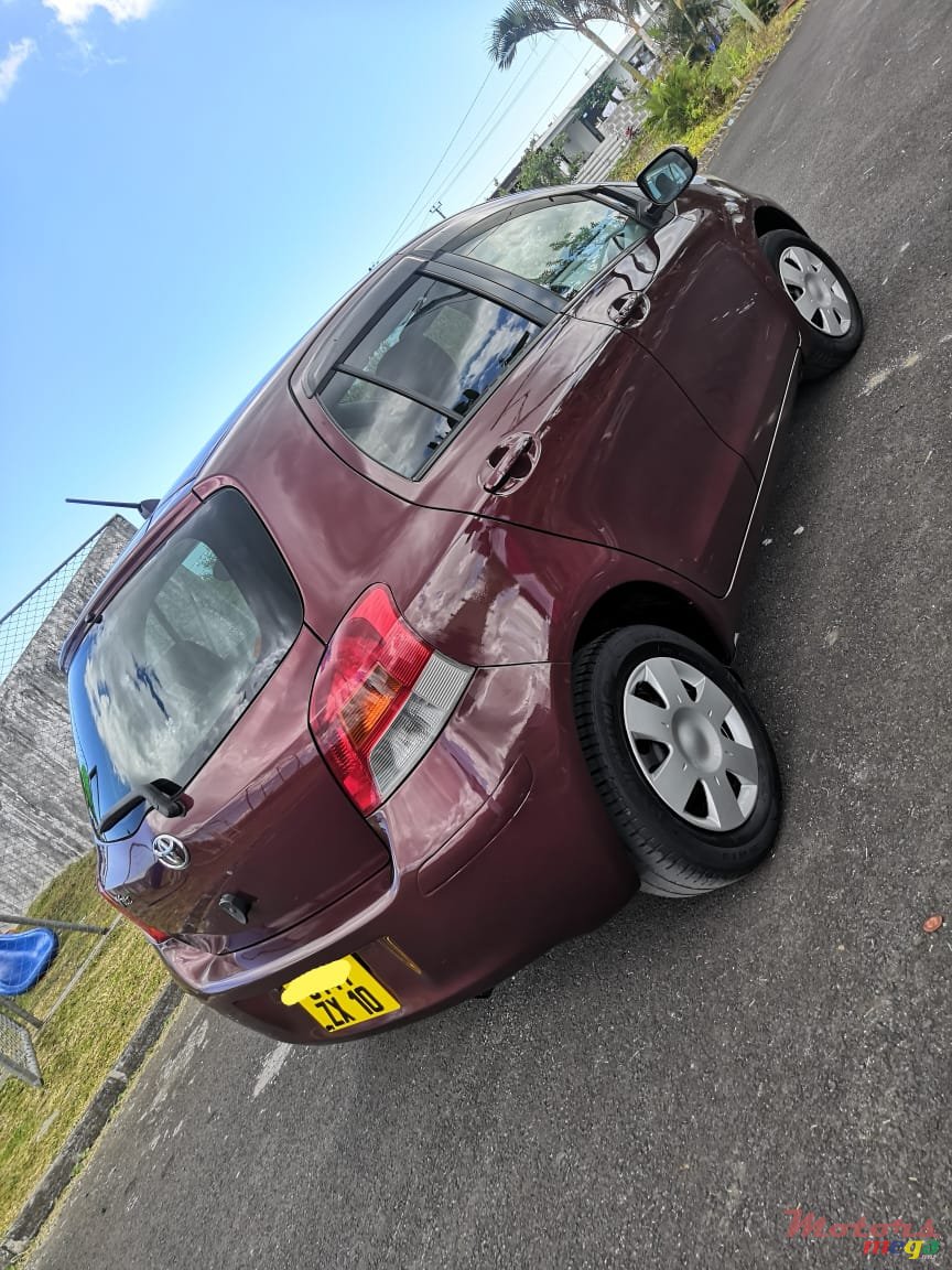 2010' Toyota Vitz 1300cc photo #2
