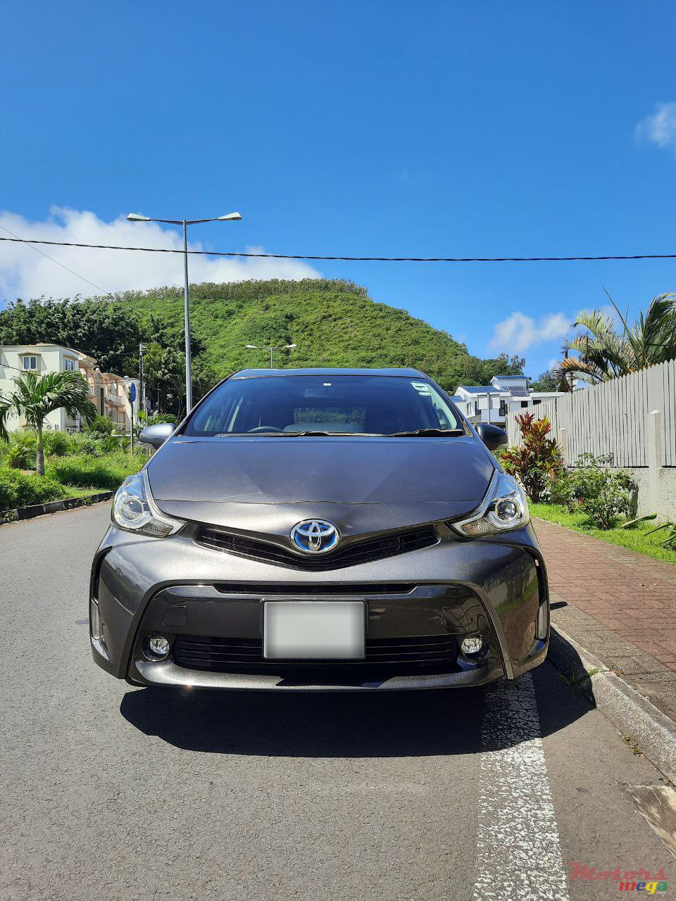 2017' Toyota Prius+ This is a Prius Alpha hybrid photo #1