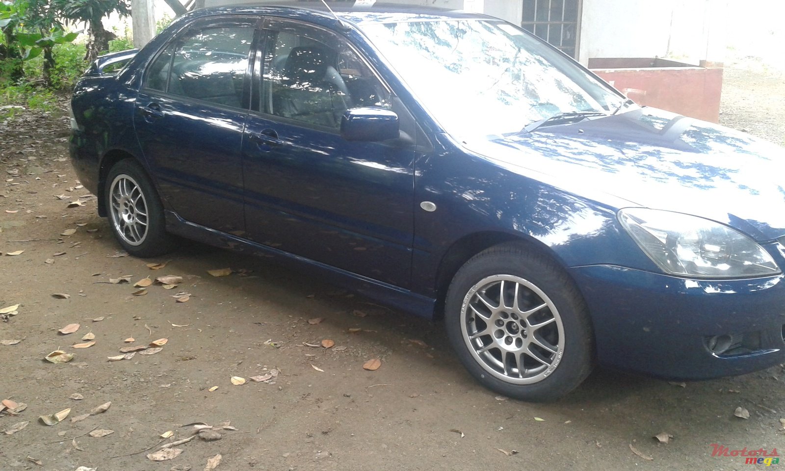 2003' Mitsubishi Lancer photo #3