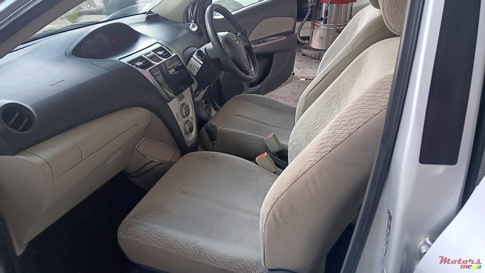 2006' Toyota Belta photo #4