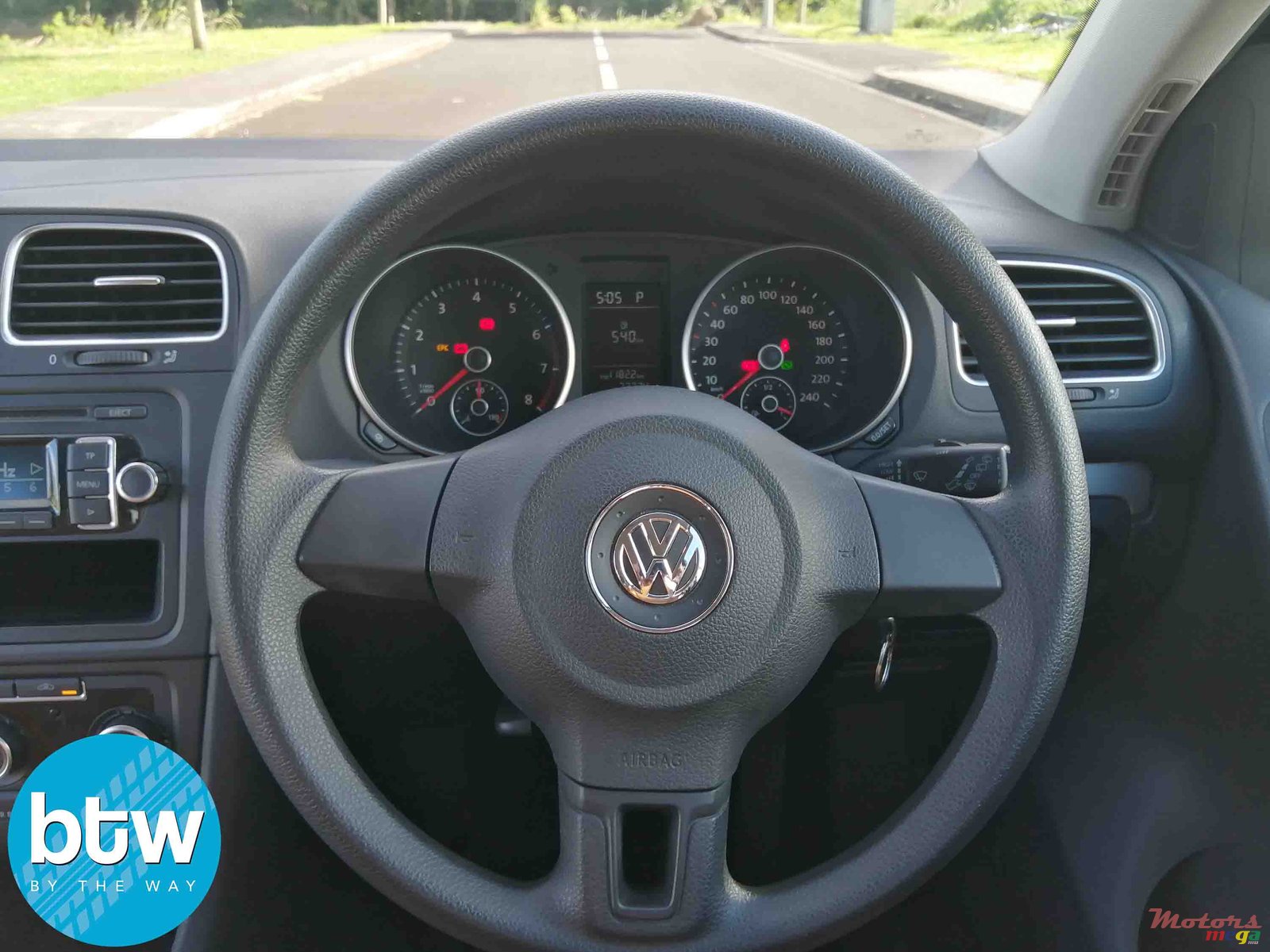 2011' Volkswagen Golf 1.6 Automatic photo #7