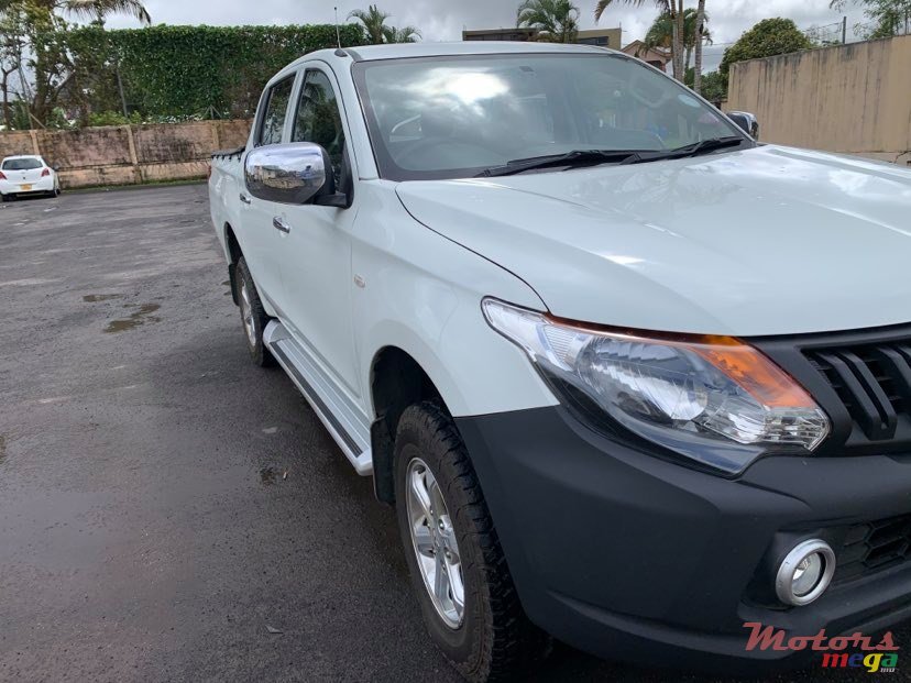2017' Mitsubishi L 200 2.5L Turbocharged photo #3