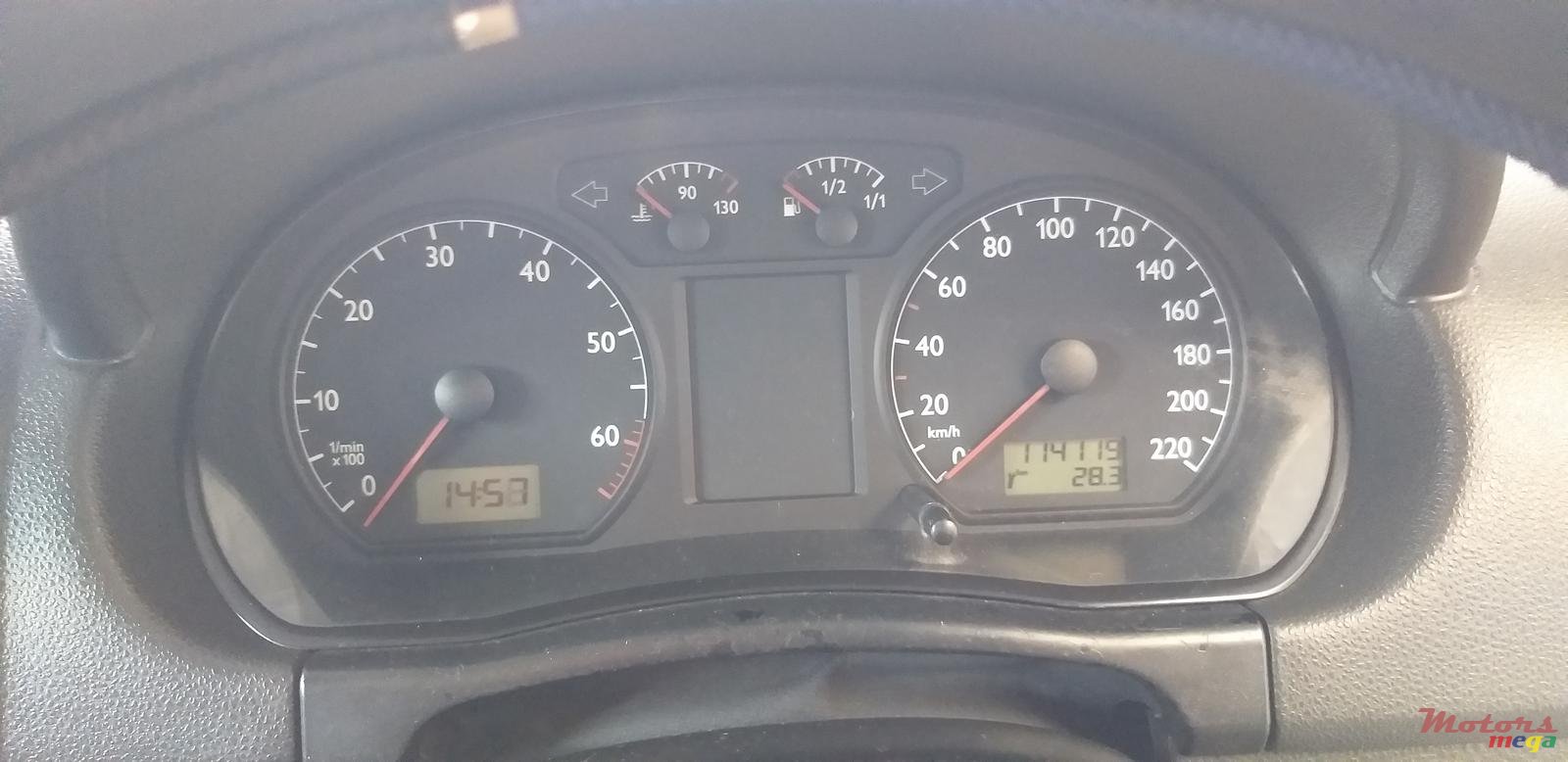 2002' Volkswagen Polo photo #6