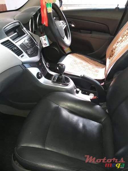 2010' Chevrolet Cruze photo #5