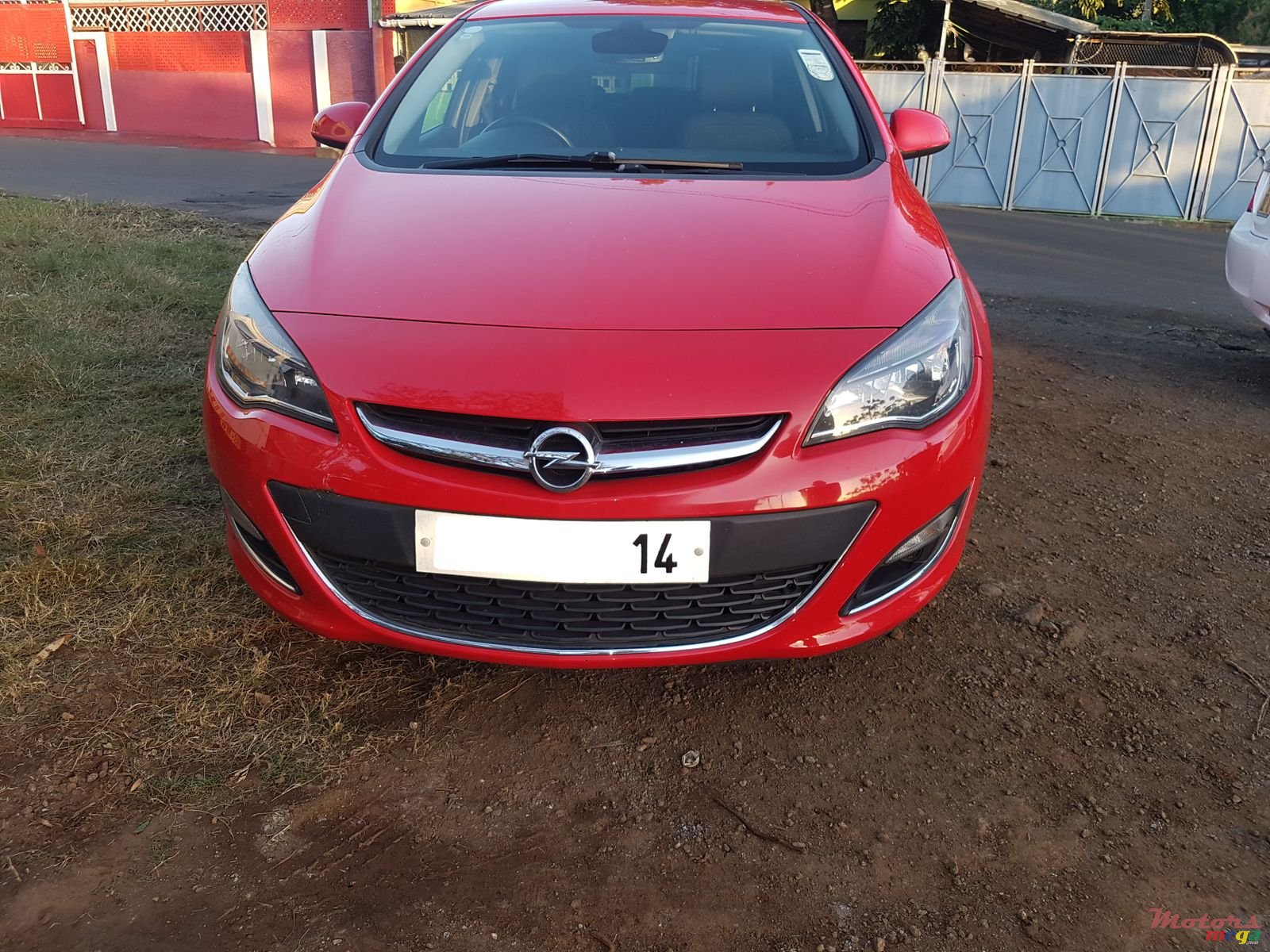 2014' Opel Astra photo #3