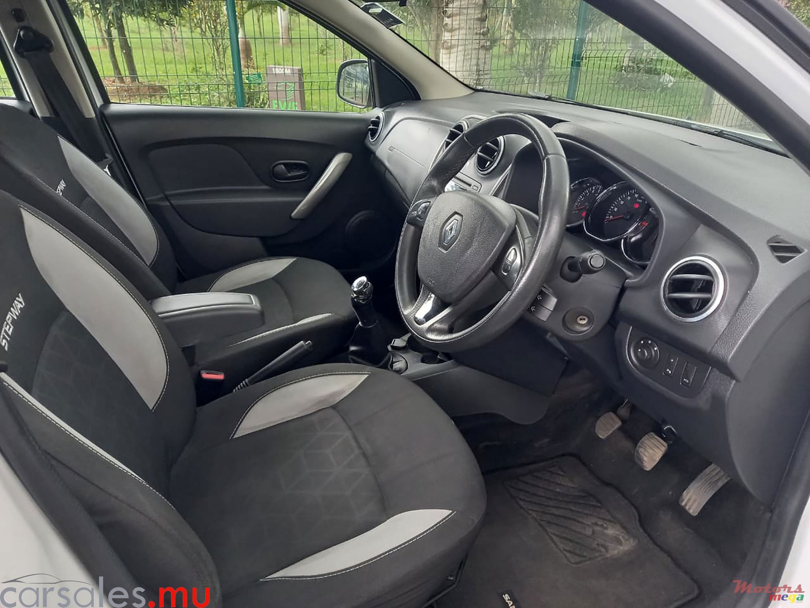 2017' Renault Sandero StepWay 0.9T photo #6