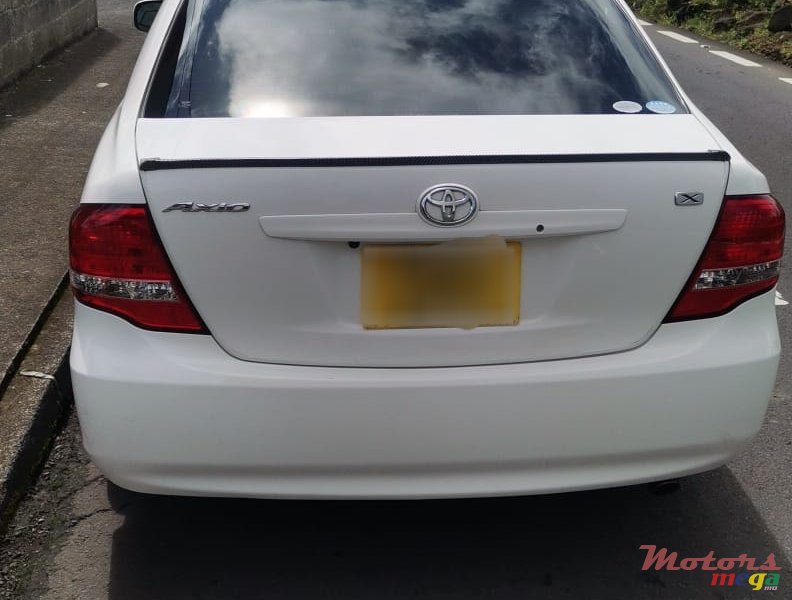 2011' Toyota Axio photo #4