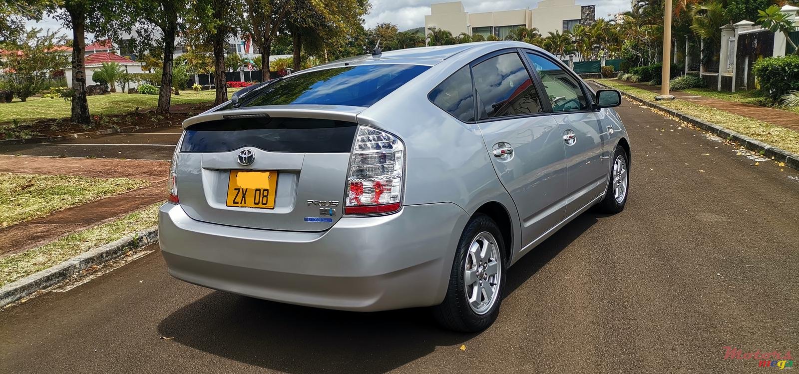 2008' Toyota Prius photo #3