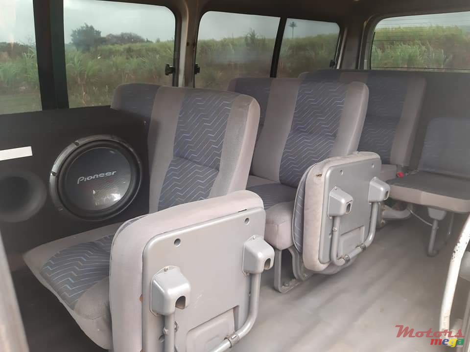 2005' Nissan E25 photo #4