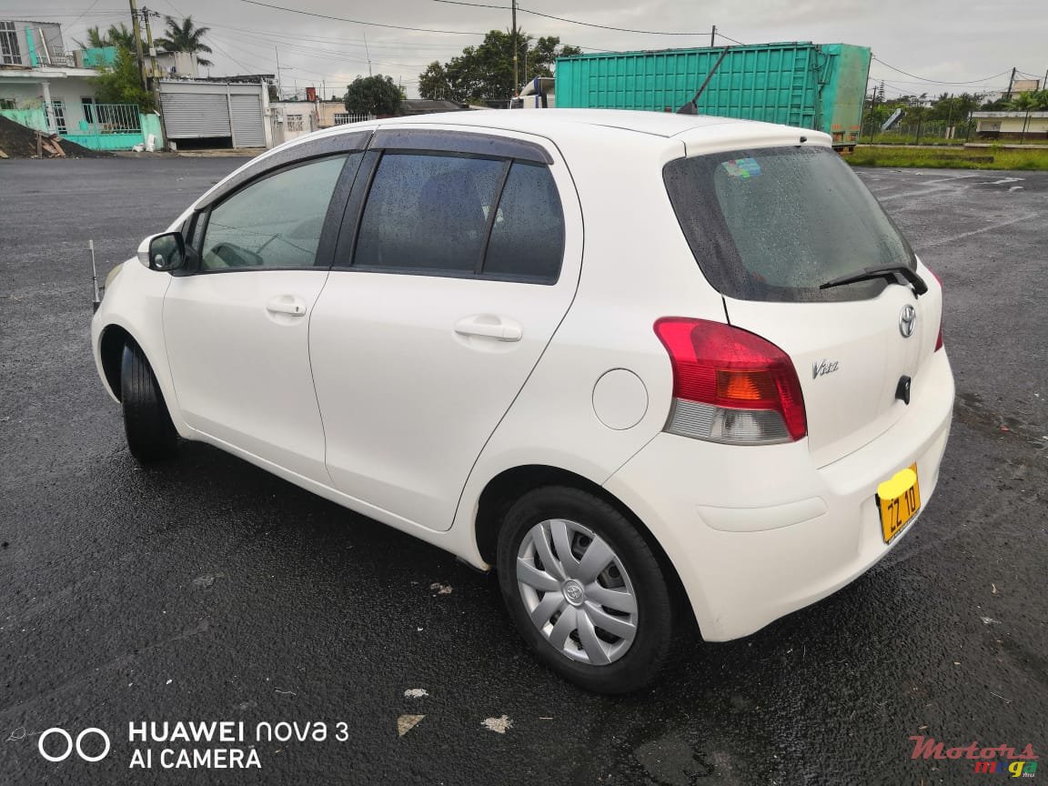 2010' Toyota Vitz 1300cc photo #2