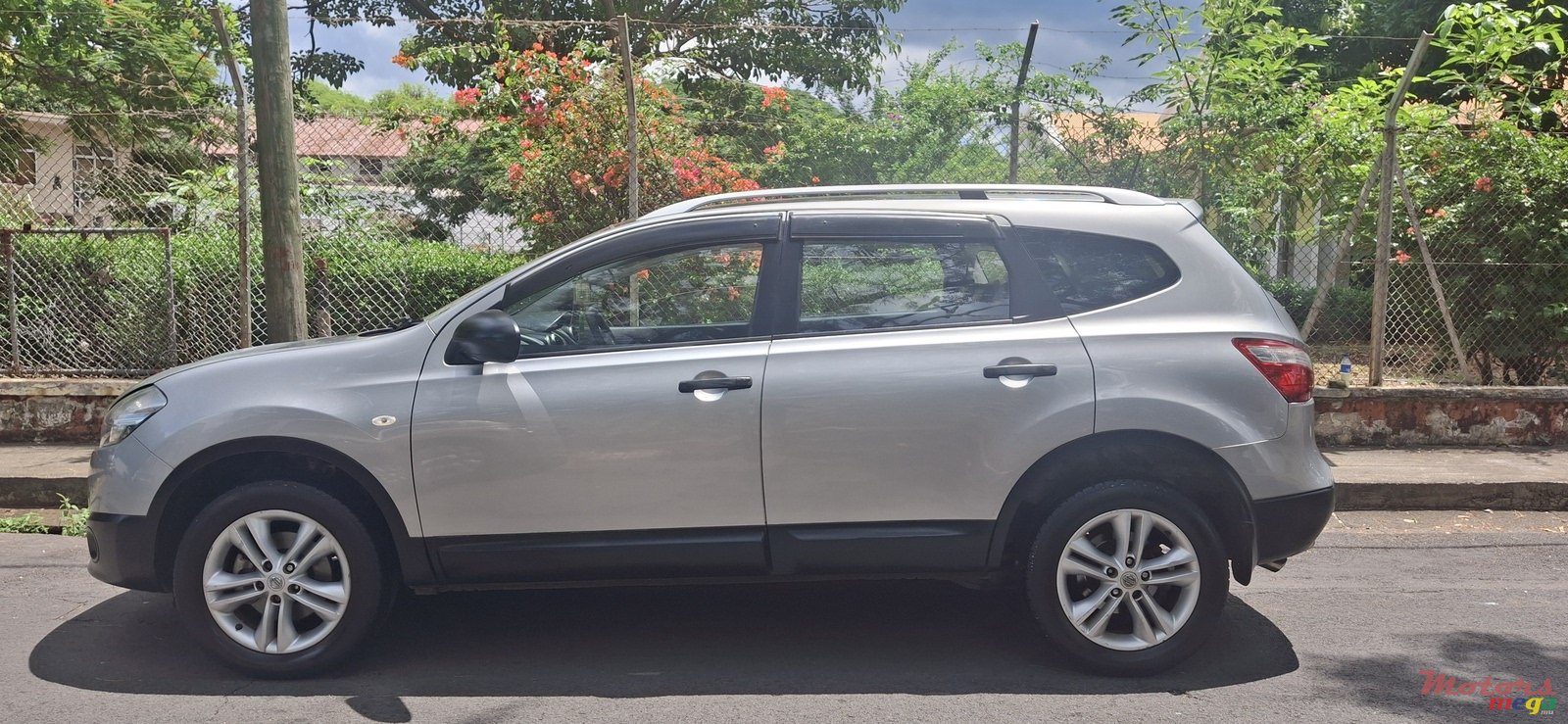 2014' Nissan Qashqai+2 photo #1