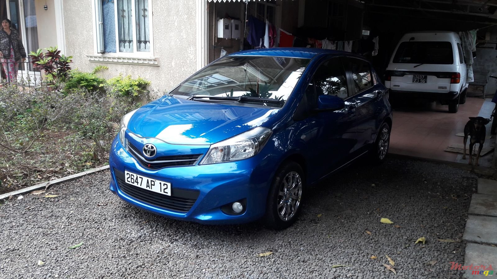 2012' Toyota Yaris Hatchback photo #6