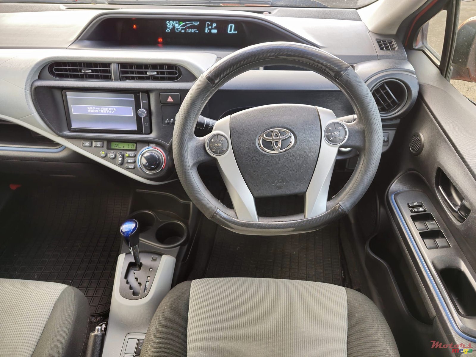 2013' Toyota Aqua Hybrid photo #6