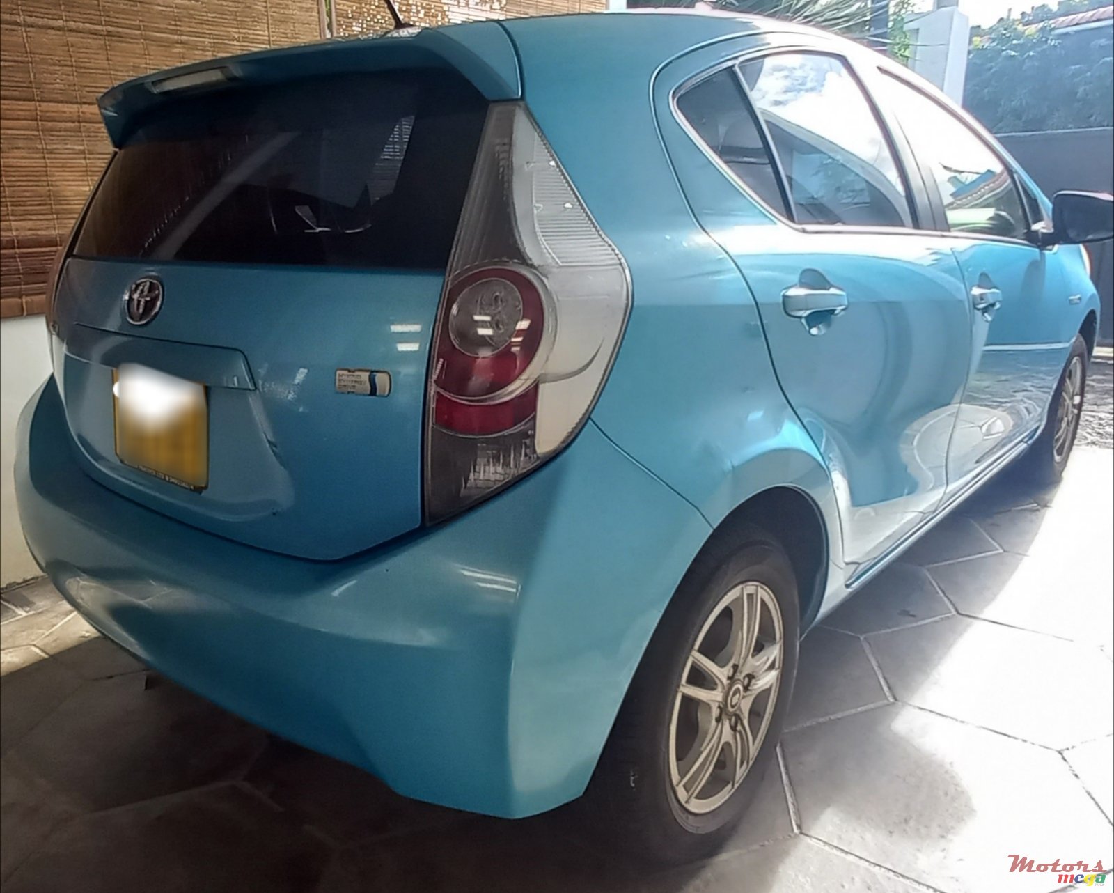 2012' Toyota Aqua photo #1