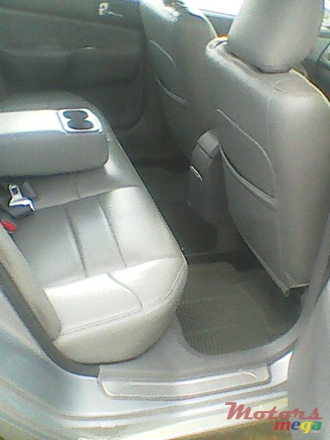 2005' Mitsubishi photo #5