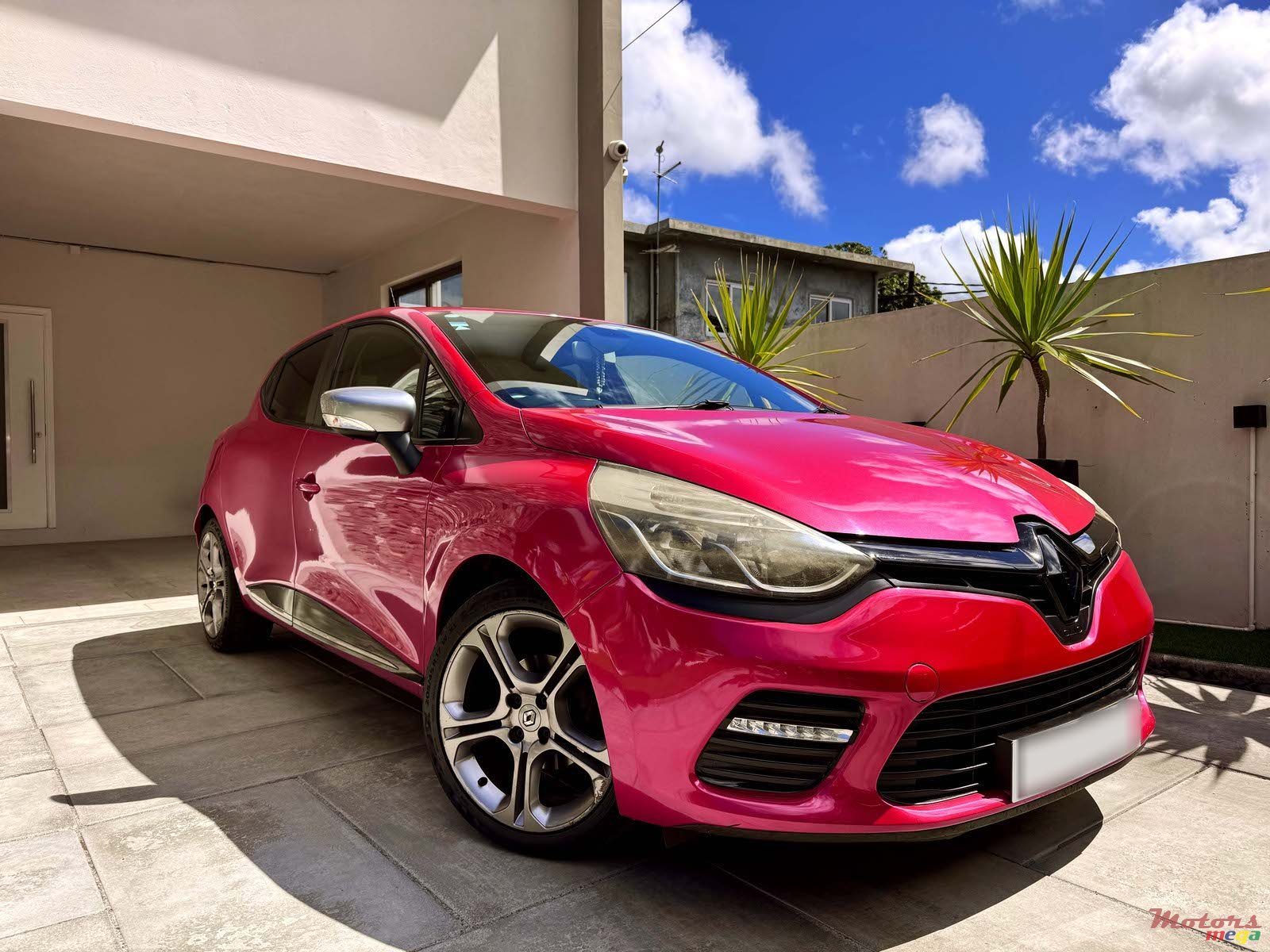 2015' Renault Clio photo #1