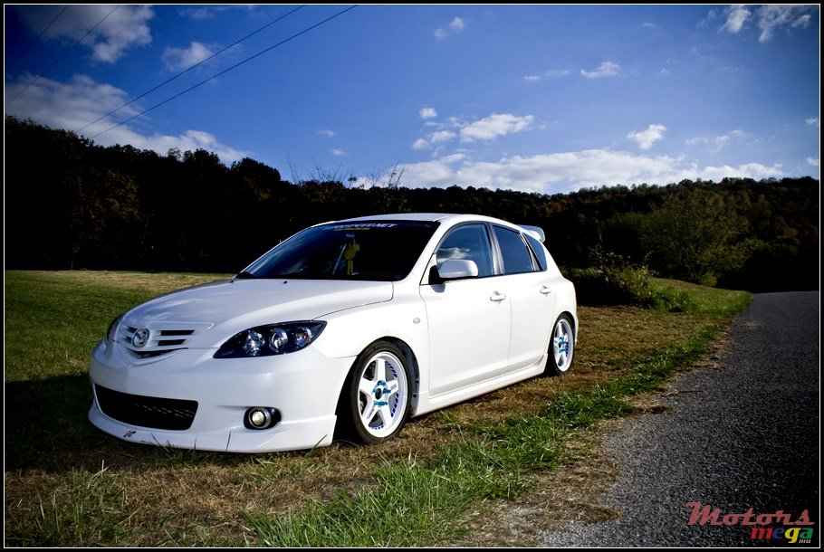 2004' Mazda Axela sport photo #1