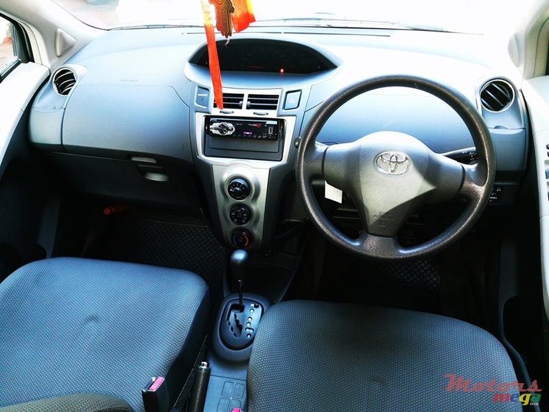 2010' Toyota Vitz photo #4