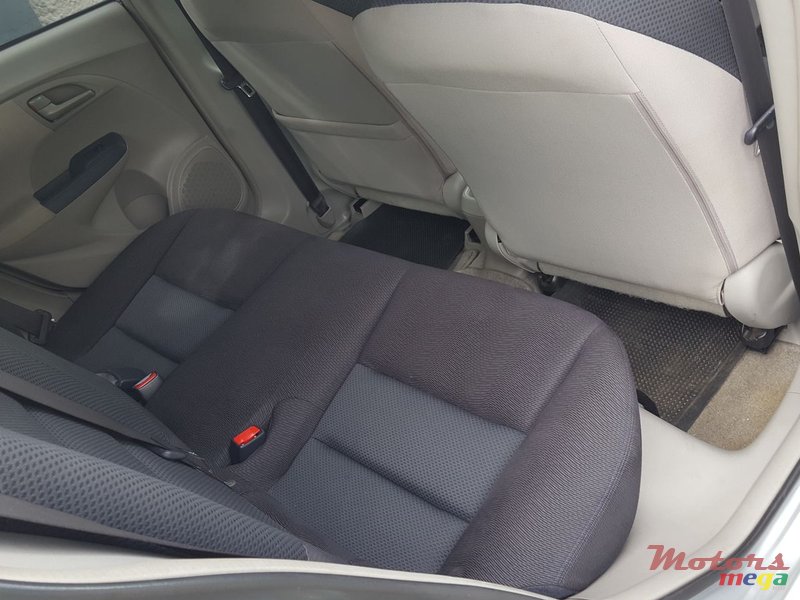 2010' Honda Insight photo #3