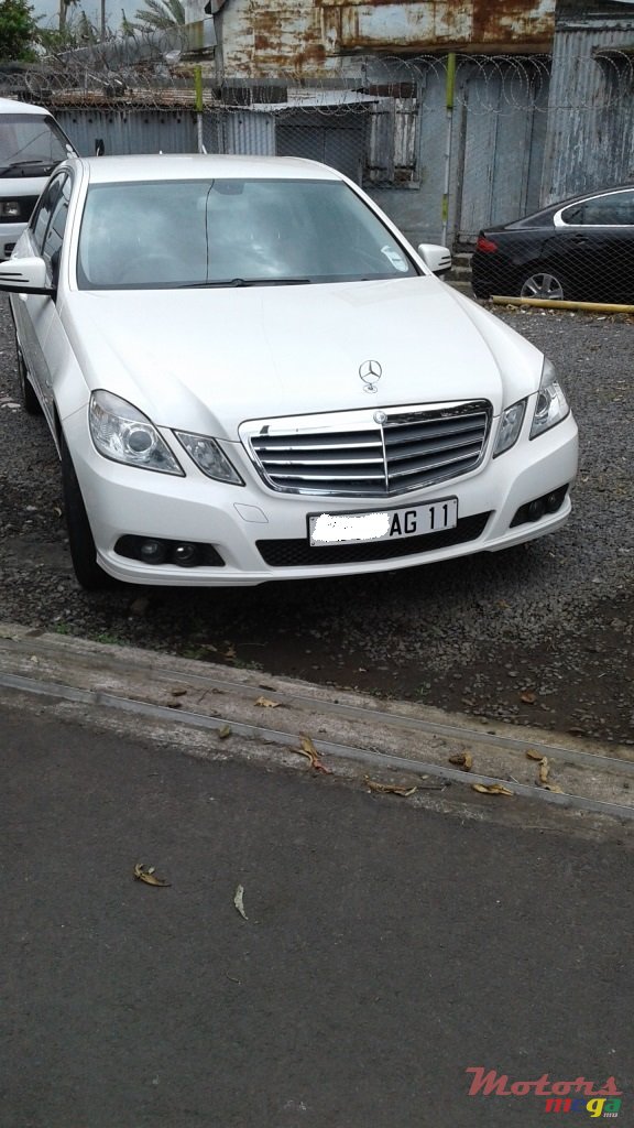 2011' Mercedes-Benz 200E CGI photo #2